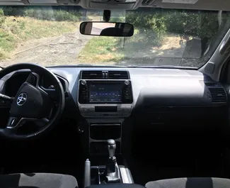 Toyota Land Cruiser 200 – samochód kategorii Premium, Luksusowy, SUV na wynajem w Gruzji ✓ Depozyt 200 GEL ✓ Ubezpieczenie: OC, CDW, SCDW, Pasażerowie, Od Kradzieży.