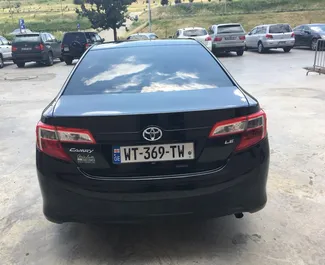 Toyota Camry – samochód kategorii Komfort, Premium na wynajem w Gruzji ✓ Depozyt 200 GEL ✓ Ubezpieczenie: OC, CDW, SCDW, Pasażerowie, Od Kradzieży.