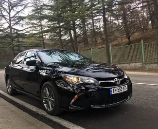 Wynajmij Toyota Camry 2017 w Gruzji. Paliwo: Benzyna. Moc: 170 KM ➤ Koszt od 120 GEL za dobę.