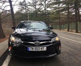Wynajmij Toyota Camry 2017 w Gruzji. Paliwo: Benzyna. Moc: 170 KM ➤ Koszt od 120 GEL za dobę.