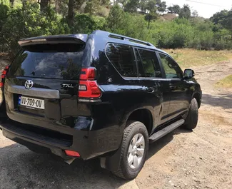 Wynajmij Toyota Land Cruiser Prado 2020 w Gruzji. Paliwo: Diesel. Moc: 190 KM ➤ Koszt od 330 GEL za dobę.