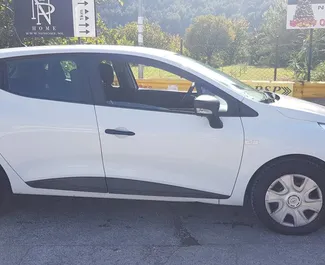 Renault Clio 4 – samochód kategorii Ekonomiczny na wynajem w Czarnogórze ✓ Bez Depozytu ✓ Ubezpieczenie: OC, CDW, SCDW, Pasażerowie, Od Kradzieży, Zagranica.