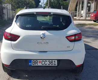 Renault Clio 4 2014 do wynajęcia w Barze. Limit przebiegu 200 km/dzień.