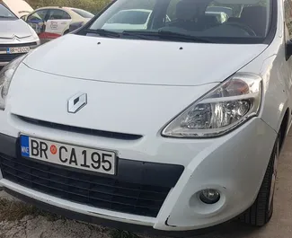Wynajmij Renault Clio 3 2013 w Czarnogórze. Paliwo: Diesel. Moc: 75 KM ➤ Koszt od 19 EUR za dobę.
