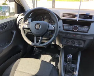 Wynajmij Skoda Fabia 2018 in Czechia. Paliwo: Benzyna. Moc: 75 KM ➤ Koszt od 25 EUR za dobę.