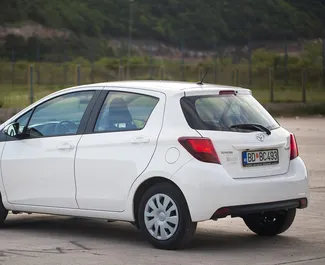 Toyota Yaris – samochód kategorii Ekonomiczny, Komfort na wynajem w Czarnogórze ✓ Depozyt 100 EUR ✓ Ubezpieczenie: OC, CDW, SCDW, FDW, Pasażerowie, Od Kradzieży, Zagranica.