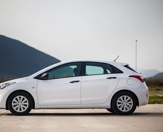 Wynajmij Hyundai i30 2016 w Czarnogórze. Paliwo: Benzyna. Moc: 120 KM ➤ Koszt od 19 EUR za dobę.