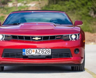 Wynajmij Chevrolet Camaro Cabrio 2015 w Czarnogórze. Paliwo: Benzyna. Moc: 328 KM ➤ Koszt od 90 EUR za dobę.