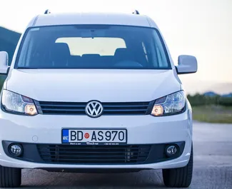 Wynajmij Volkswagen Caddy Maxi 2013 w Czarnogórze. Paliwo: Diesel. Moc: 102 KM ➤ Koszt od 34 EUR za dobę.