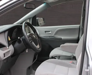 Toyota Sienna – samochód kategorii Komfort, Minivan na wynajem w Armenii ✓ Depozyt 400 USD ✓ Ubezpieczenie: OC, CDW, SCDW, Pasażerowie, Od Kradzieży, Zagranica.