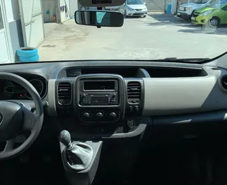 Renault Trafic 2017 do wynajęcia na Krecie. Limit przebiegu nieograniczony.