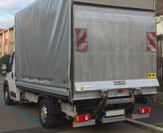 Wynajmij Fiat Ducato 2017 in Czechia. Paliwo: Benzyna. Moc: 150 KM ➤ Koszt od 51 EUR za dobę.