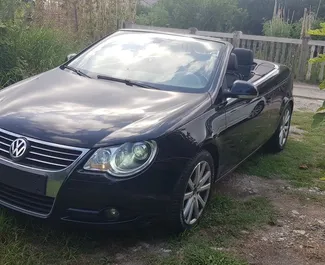 Wnętrze Volkswagen Eos do wynajęcia w Czarnogórze. Doskonały samochód 4-osobowy. ✓ Skrzynia Automatyczna.