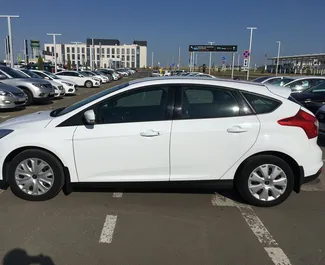 Wynajem samochodu Ford Focus nr 1394 (Automatyczna) na lotnisku w Symferopolu, z silnikiem 1,6l. Benzyna ➤ Bezpośrednio od Wiaczesław na Krymie.