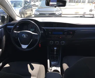 Toyota Corolla 2015 do wynajęcia na lotnisku w Symferopolu. Limit przebiegu nieograniczony.