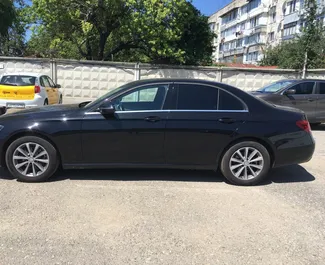 Wynajem samochodu Mercedes-Benz E200 nr 1399 (Automatyczna) na lotnisku w Symferopolu, z silnikiem 2,0l. Benzyna ➤ Bezpośrednio od Wiaczesław na Krymie.