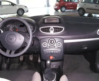 Wynajmij Renault Clio 3 2013 w Grecji. Paliwo: Benzyna. Moc: 70 KM ➤ Koszt od 44 EUR za dobę.