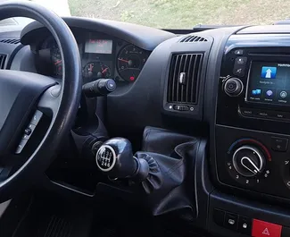 Wynajmij Peugeot Boxer 2016 in Czechia. Paliwo: Benzyna. Moc: 130 KM ➤ Koszt od 23 EUR za dobę.