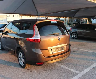 Wynajmij Renault Grand Scenic 2016 w Grecji. Paliwo: Diesel. Moc: 116 KM ➤ Koszt od 52 EUR za dobę.