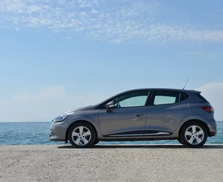 Wynajmij Renault Clio 4 2016 w Grecji. Paliwo: Diesel. Moc: 100 KM ➤ Koszt od 33 EUR za dobę.