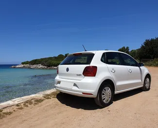 Wynajmij Volkswagen Polo 2018 w Grecji. Paliwo: Benzyna. Moc: 75 KM ➤ Koszt od 31 EUR za dobę.