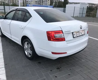 Skoda Octavia 2017 do wynajęcia na lotnisku w Symferopolu. Limit przebiegu 250 km/dzień.