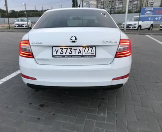 Wnętrze Skoda Octavia do wynajęcia na Krymie. Doskonały samochód 5-osobowy. ✓ Skrzynia Automatyczna.