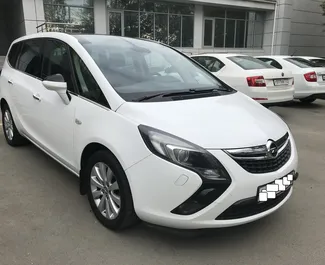 Wynajmij Opel Zafira 2014 na Krymie. Paliwo: Benzyna. Moc: 150 KM ➤ Koszt od 3190 RUB za dobę.