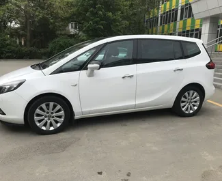 Opel Zafira – samochód kategorii Komfort, Minivan na wynajem na Krymie ✓ Depozyt 20000 RUB ✓ Ubezpieczenie: OC, CDW.