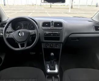 Wynajmij Volkswagen Polo Sedan 2018 na Krymie. Paliwo: Benzyna. Moc: 110 KM ➤ Koszt od 1400 RUB za dobę.