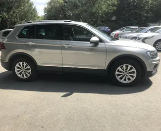 Volkswagen Tiguan – samochód kategorii Komfort, Crossover na wynajem na Krymie ✓ Depozyt 30000 RUB ✓ Ubezpieczenie: OC, CDW.