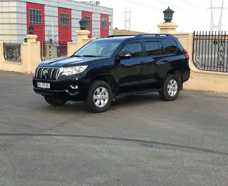 Wynajmij Toyota Land Cruiser Prado 2019 w Gruzji. Paliwo: Diesel. Moc: 200 KM ➤ Koszt od 300 GEL za dobę.