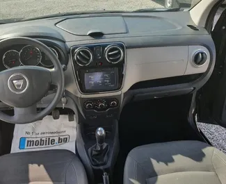 Wynajmij Dacia Lodgy 2015 w Bułgarii. Paliwo: Benzyna. Moc: 87 KM ➤ Koszt od 19 EUR za dobę.