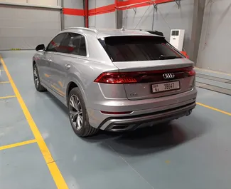 Wynajmij Audi Q8 2019 w ZEA. Paliwo: Benzyna. Moc: 590 KM ➤ Koszt od 1140 AED za dobę.