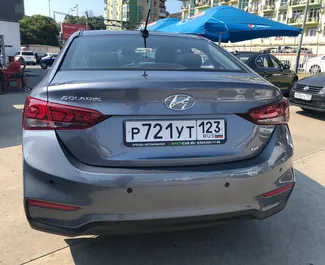 Wynajmij Hyundai Solaris 2018 w Rosji. Paliwo: Benzyna. Moc: 123 KM ➤ Koszt od 2400 RUB za dobę.