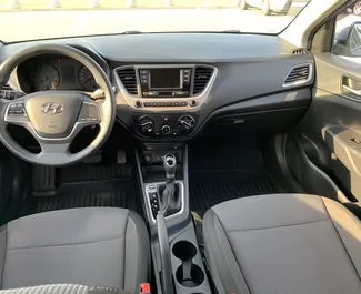 Wynajmij Hyundai Solaris 2019 na Krymie. Paliwo: Benzyna. Moc: 123 KM ➤ Koszt od 1500 RUB za dobę.