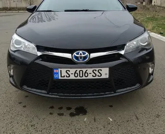 Wynajem samochodu Toyota Camry nr 1989 (Automatyczna) w Tbilisi, z silnikiem 2,5l. Hybryda ➤ Bezpośrednio od Irakli w Gruzji.