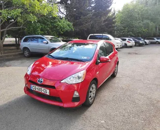 Wynajem samochodu Toyota Prius C nr 2015 (Automatyczna) w Tbilisi, z silnikiem 1,5l. Hybryda ➤ Bezpośrednio od Lasha w Gruzji.