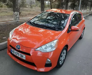 Wypożyczalnia Toyota Prius C w Tbilisi, Gruzja ✓ Nr 2017. ✓ Skrzynia Automatyczna ✓ Opinii: 7.