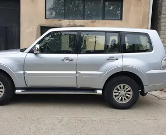 Mitsubishi Pajero – samochód kategorii Komfort, SUV na wynajem w Gruzji ✓ Depozyt 350 GEL ✓ Ubezpieczenie: OC, CDW, Pasażerowie, Od Kradzieży.