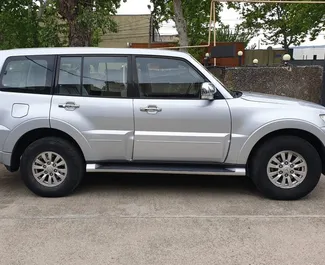 Wynajmij Mitsubishi Pajero 2016 w Gruzji. Paliwo: Benzyna. Moc: 190 KM ➤ Koszt od 185 GEL za dobę.