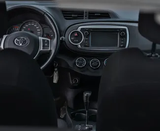 Toyota Yaris – samochód kategorii Ekonomiczny, Komfort na wynajem w Czarnogórze ✓ Bez Depozytu ✓ Ubezpieczenie: OC, CDW, SCDW, Od Kradzieży, Zagranica.