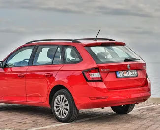 Wynajmij Skoda Fabia Combi 2019 w Czarnogórze. Paliwo: Benzyna. Moc: 110 KM ➤ Koszt od 25 EUR za dobę.