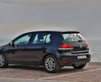 Wynajmij Volkswagen Golf 6 2012 w Czarnogórze. Paliwo: Diesel. Moc: 140 KM ➤ Koszt od 20 EUR za dobę.