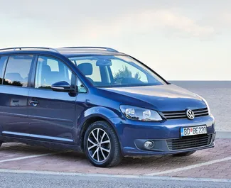 Wypożyczalnia Volkswagen Touran w Budvie, Czarnogóra ✓ Nr 1035. ✓ Skrzynia Automatyczna ✓ Opinii: 7.