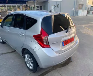 Wynajmij Nissan Note 2016 na Cyprze. Paliwo: Benzyna. Moc: 88 KM ➤ Koszt od 20 EUR za dobę.