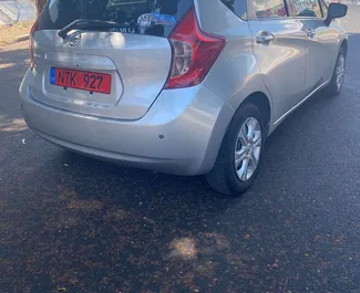 Wynajmij Nissan Note 2016 na Cyprze. Paliwo: Benzyna. Moc: 88 KM ➤ Koszt od 20 EUR za dobę.