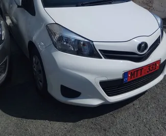 Wypożyczalnia Toyota Vitz w Limassol, Cypr ✓ Nr 2077. ✓ Skrzynia Automatyczna ✓ Opinii: 4.