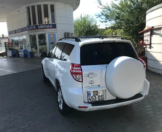 Wynajmij Toyota Rav4 2010 w Gruzji. Paliwo: Benzyna. Moc: 269 KM ➤ Koszt od 120 GEL za dobę.