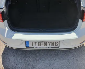 Volkswagen Golf 2019 do wynajęcia na Krecie. Limit przebiegu nieograniczony.